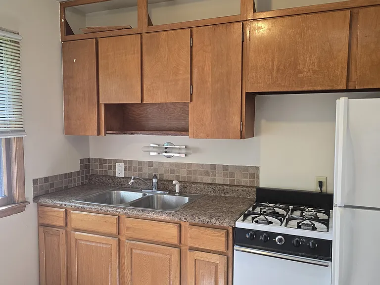 1707 Thomas Ave W #4 — Photo 9