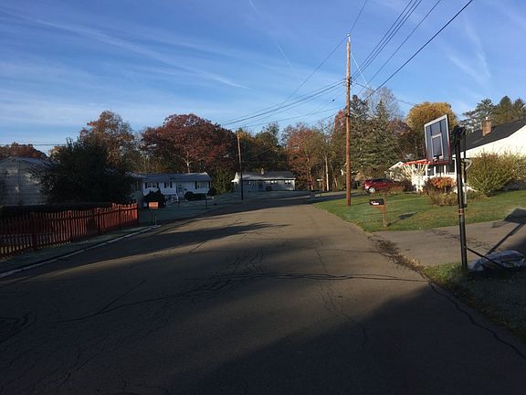 4th image of 5 Deborah Dr