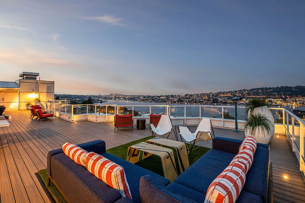 The Summit at Lake Union — Photo 2