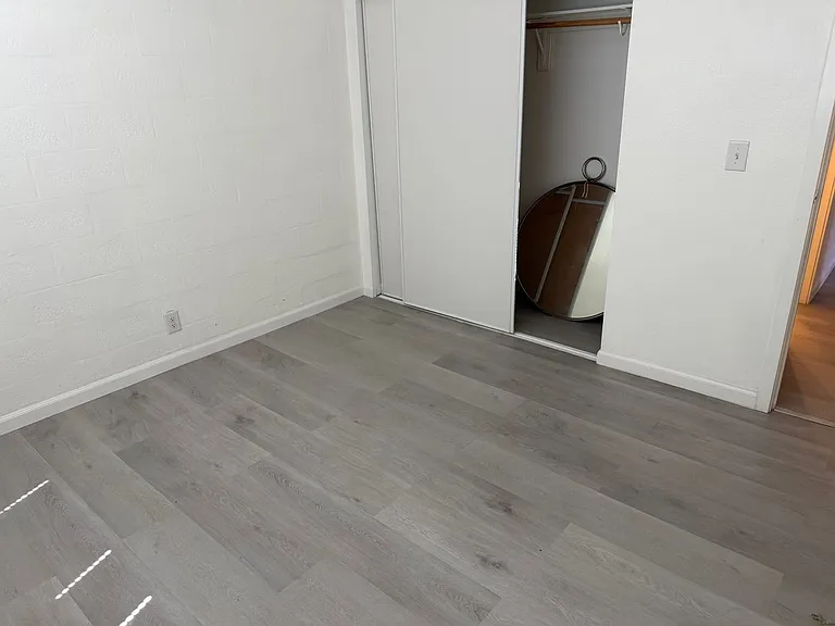 605 S Royal Crest Cir #19 — Photo 4