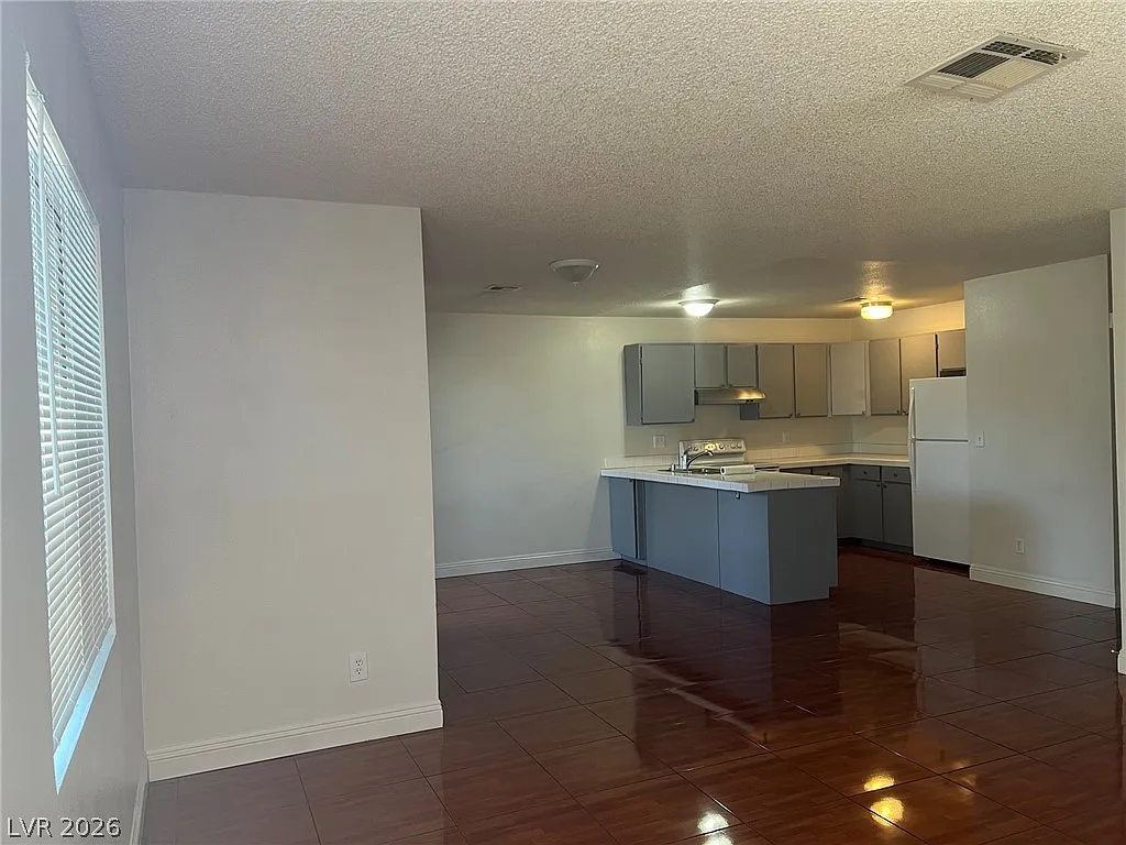 2 bed, 2.0 bath, 4232 sqft, $1,050 — Photo 4