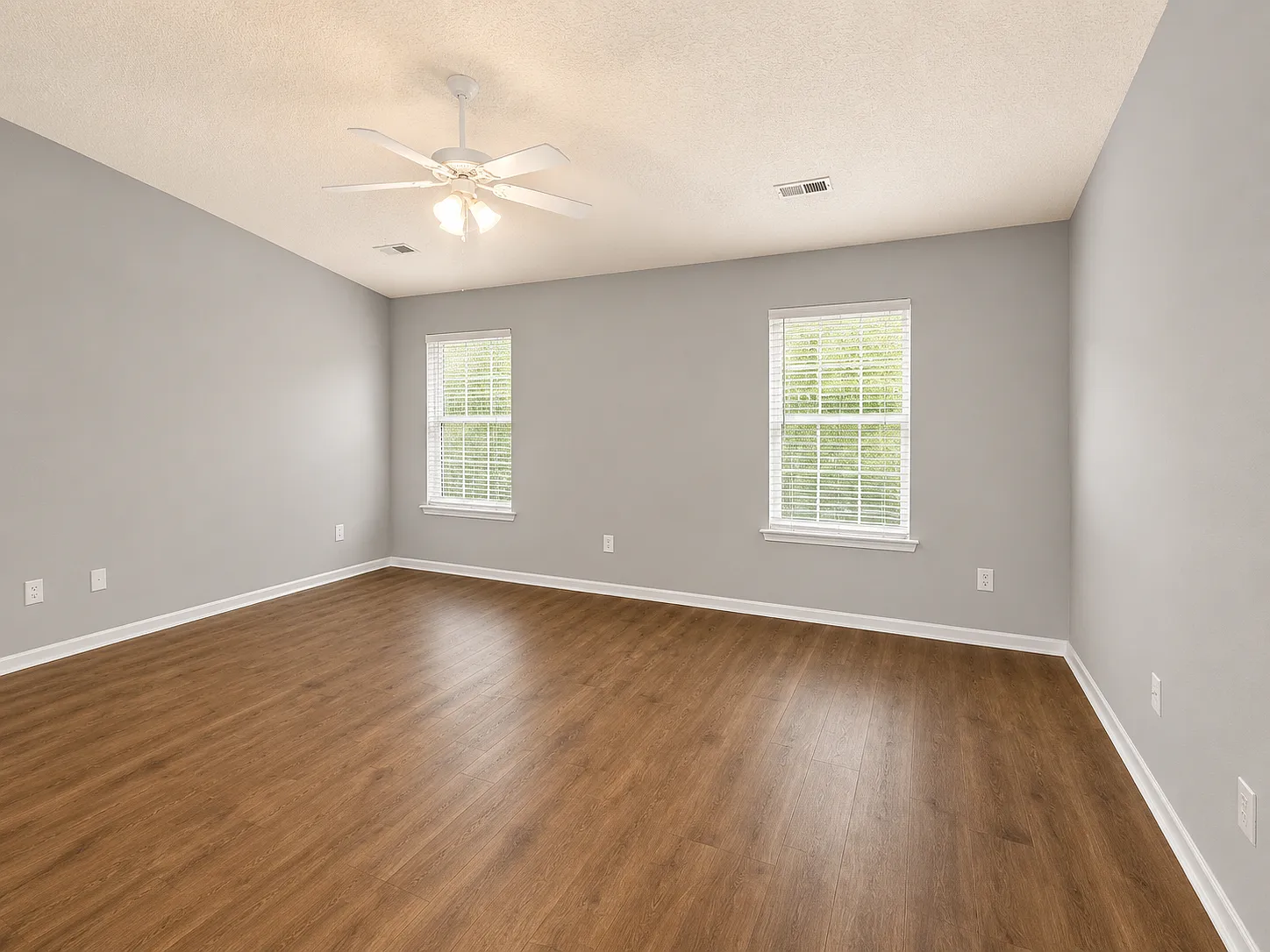 3 bed, 1776 sqft, $1,925 — Photo 2