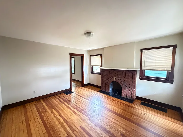 554 Camden Ave — Photo 2