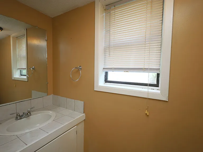 5 Crestwood Cir — Photo 8