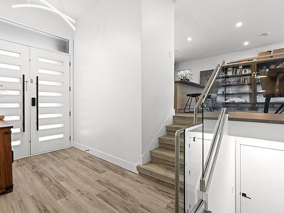 3rd image of 104 Bonnymuir Dr