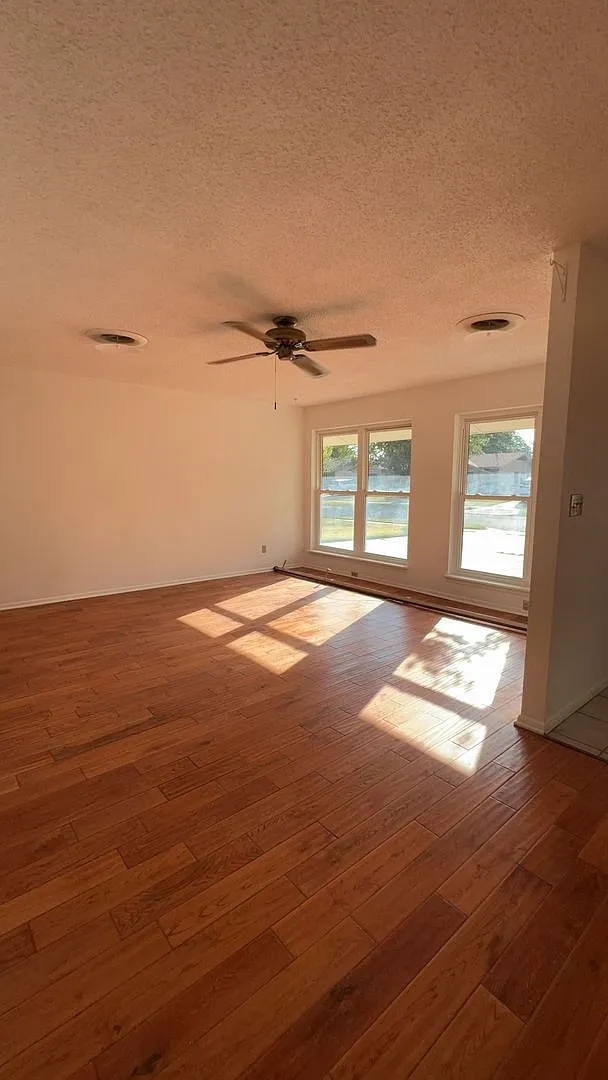 116 Carothers St — Photo 4