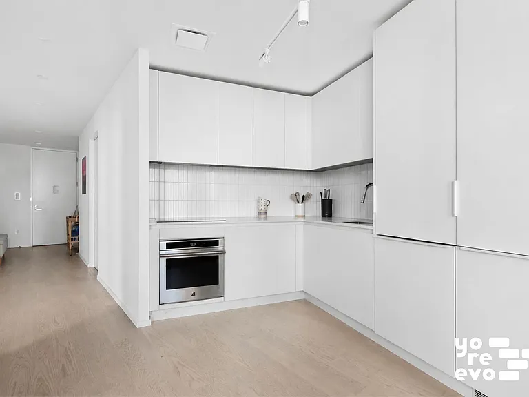 560 State St #11G — Photo 3