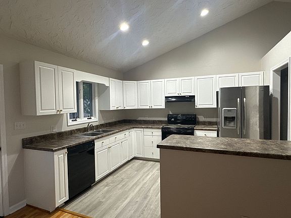 2nd image of 115 Deer Trace Ln