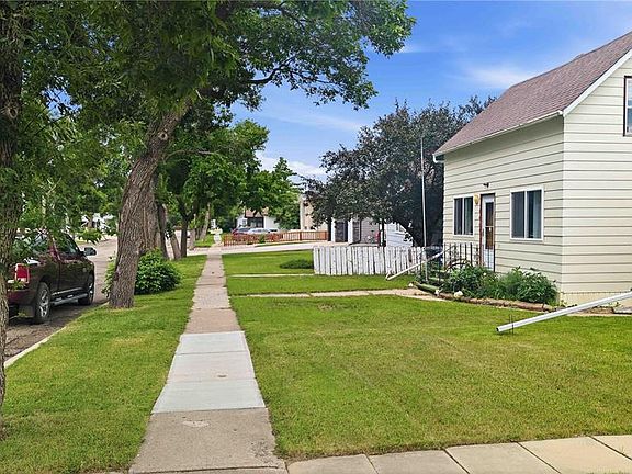 2nd image of 202 2nd AVENUE E