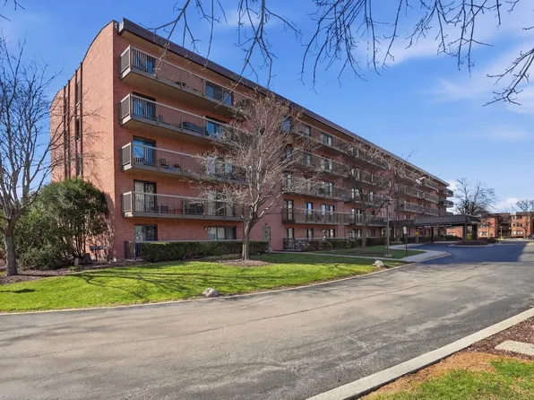 6443 Clarendon Hills Rd APT 402, Willowbrook, IL 60527