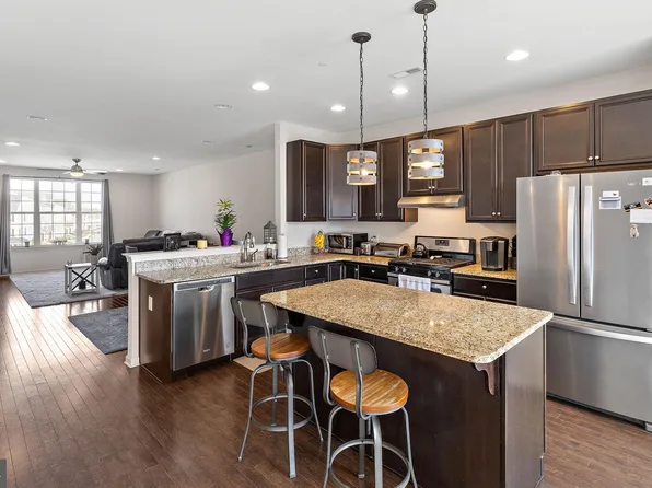 3461 Naamans Dr, Claymont, DE 19703