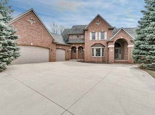 416 Hidden Ridges Way, Combined Locks, WI 54113