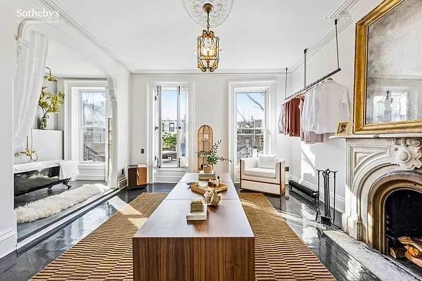 Sold by Sotheby's International Realty | media 10