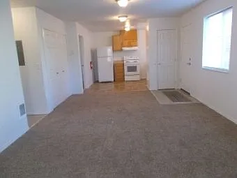 382 SE 5th St — Photo 2