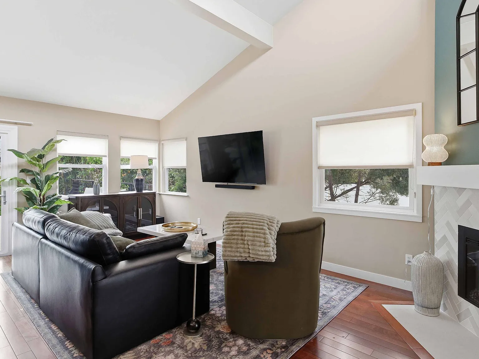 3 bed, 1750 sqft, $7,950 — Photo 3