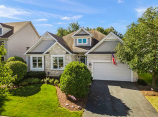 2625 E Walnut Ct, Woodridge, IL 60517