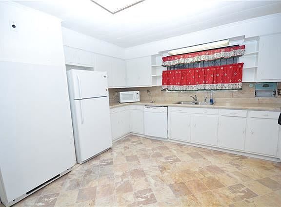 3rd image of 1036 West Dr