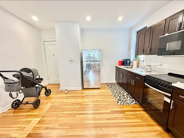 21-45 28th St #2 — Photo 9