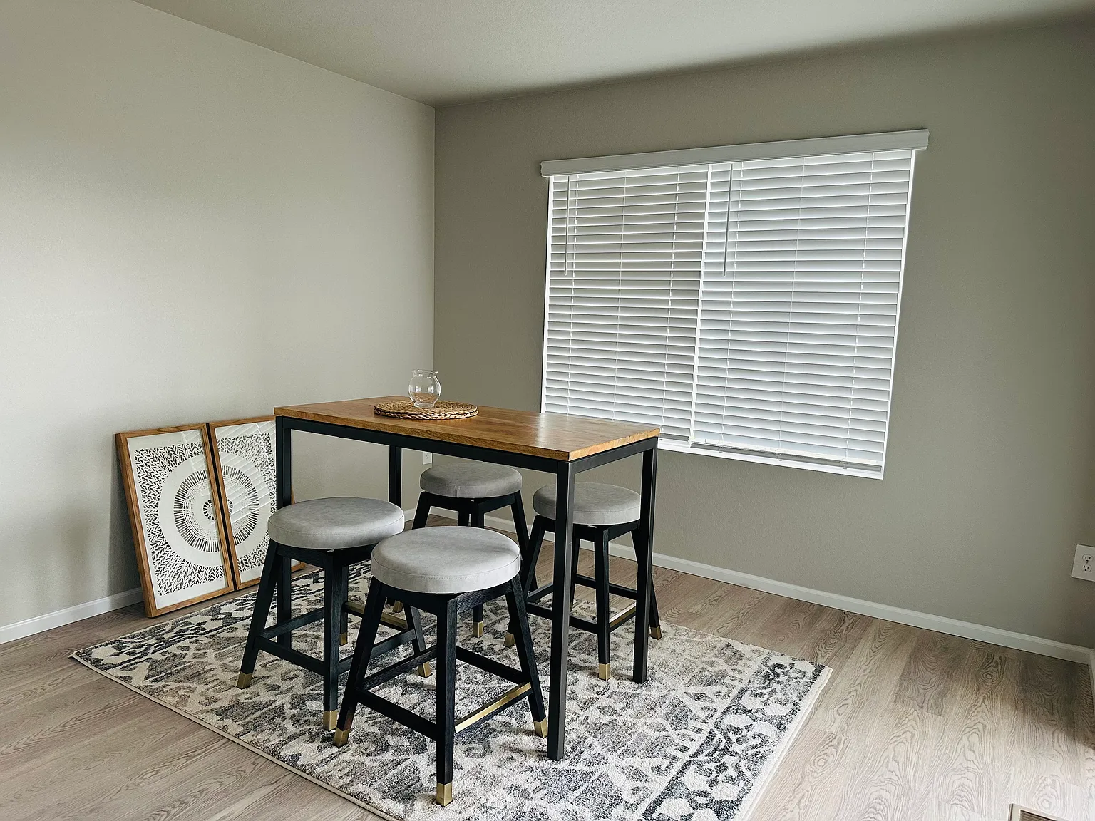 4 bed, 2280 sqft, $3,850 — Photo 4