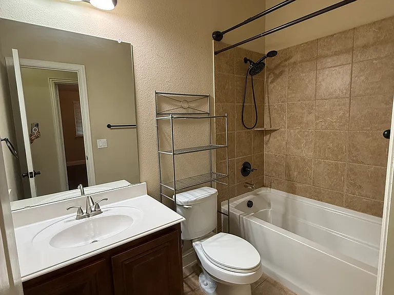 4303 Oak Bluff Dr — Photo 14