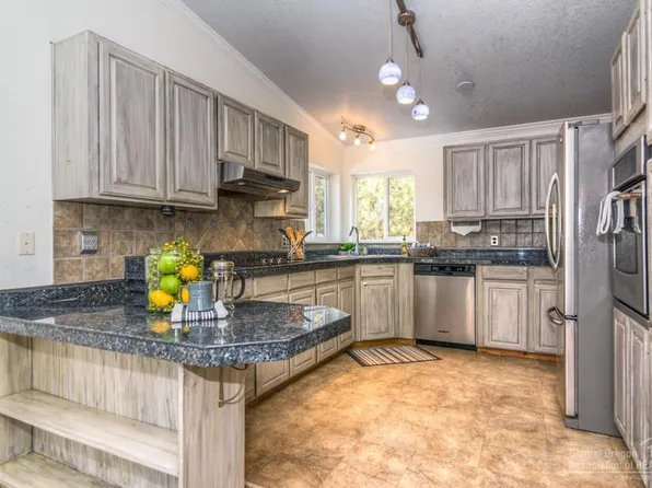 59647 Navajo Cir, Bend, OR 97702