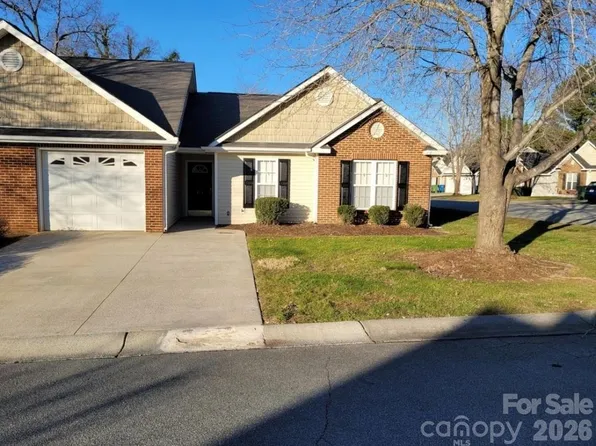115 Edinburgh Ct, Mount Holly, NC 28120