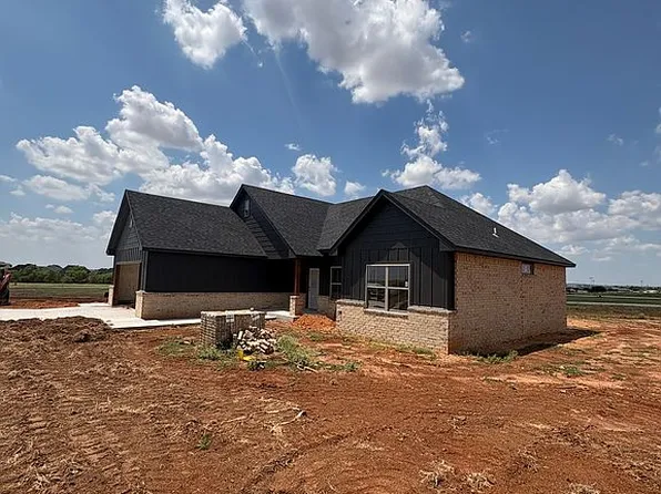 1012 Castleberry Cv, Kingfisher, OK 73750