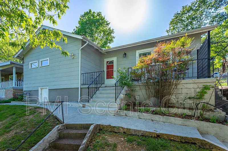 2 bed, 2.0 bath, 1500 sqft, $1,999 — Photo 2