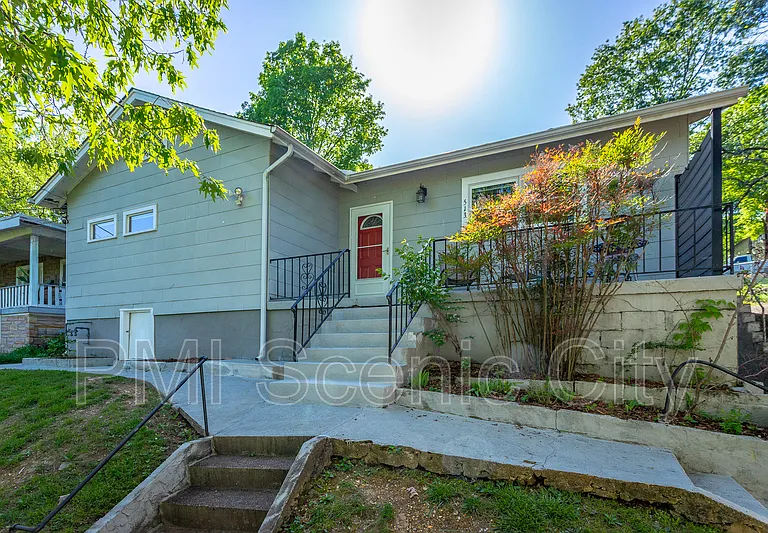 513 Lytle St — Photo 2