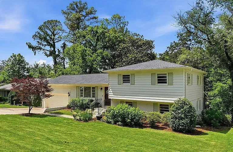 2806 Briarwood Dr SE — Photo 2