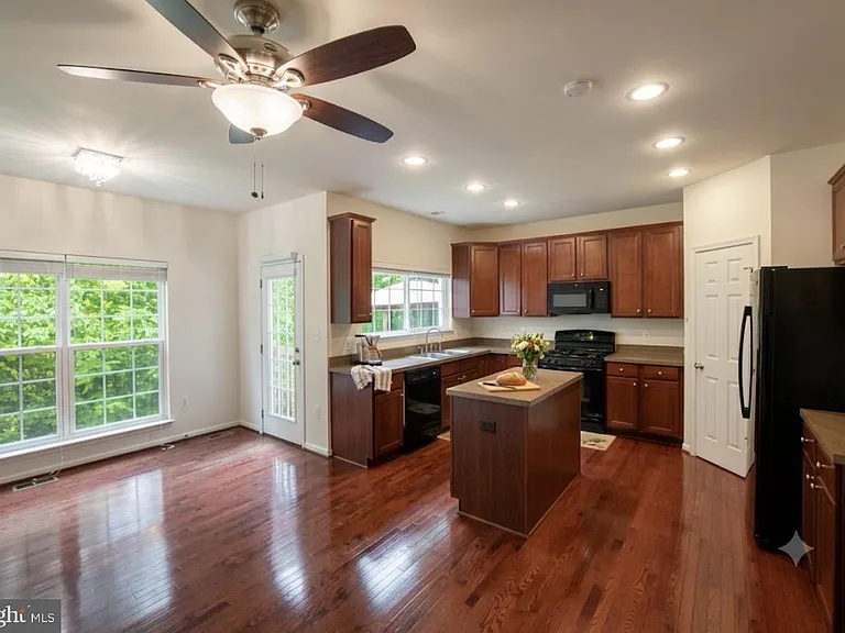 8268 Linblake Ct — Photo 1