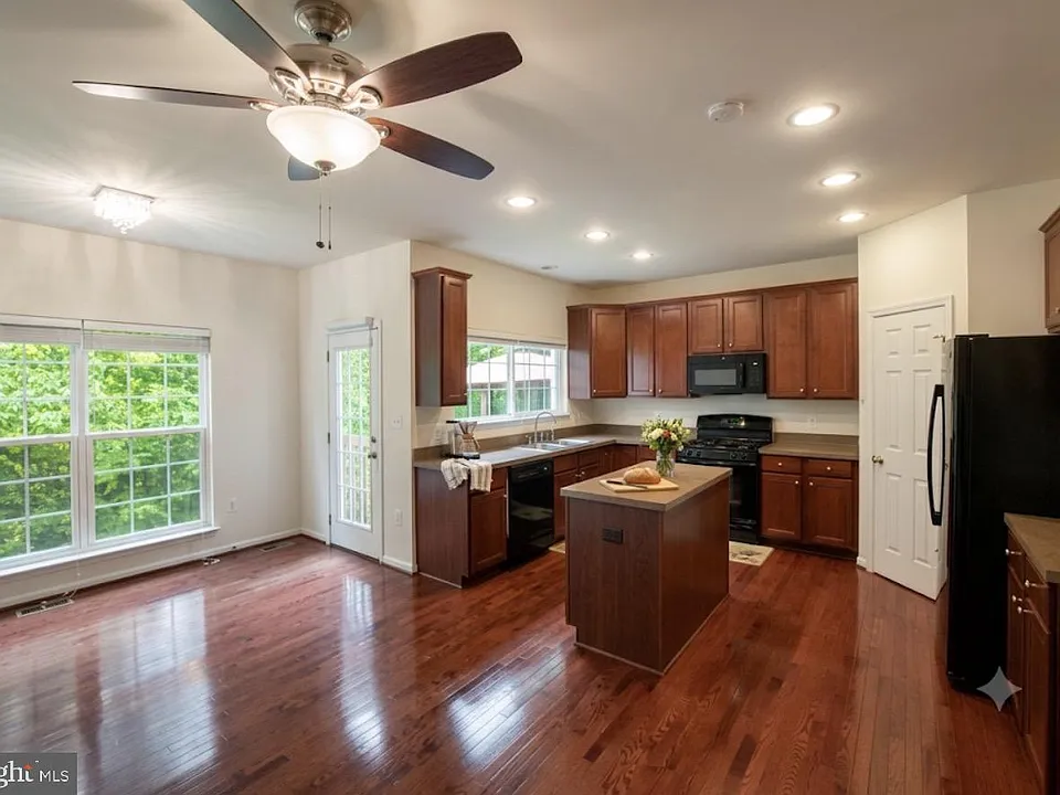 8268 Linblake Ct