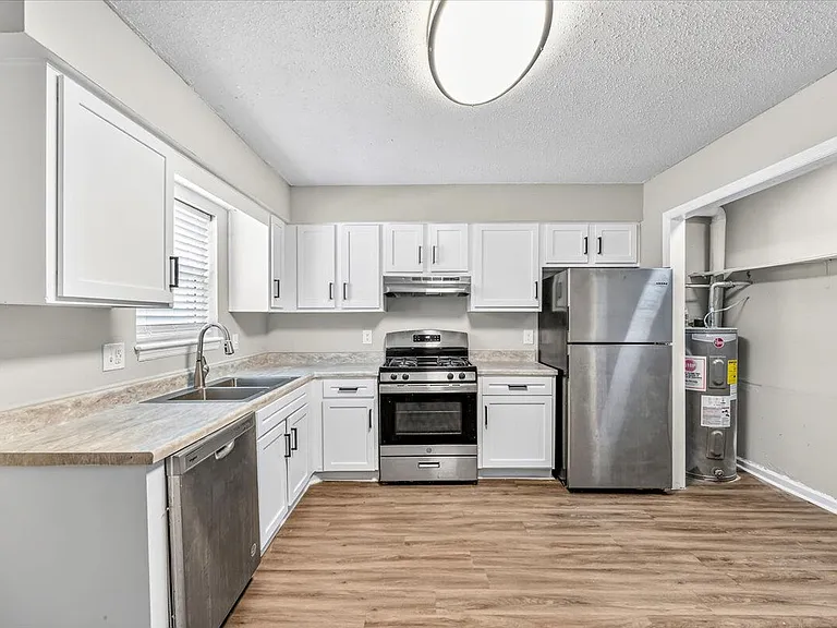 Tristan Townhomes — Photo 9