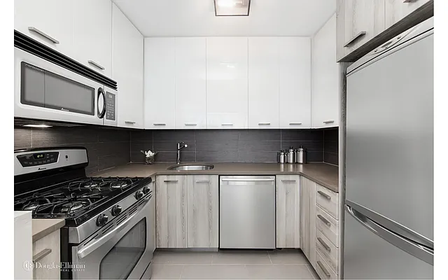 Sold by Douglas Elliman | media 10