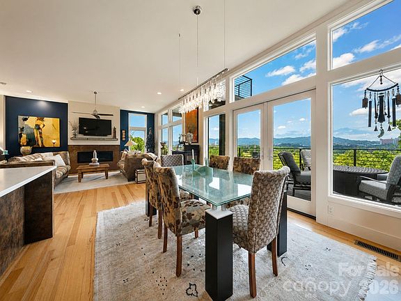 4th image of 220 Riverview Dr