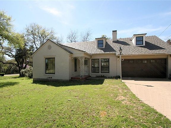 2nd image of 1025 N Oak Cliff Blvd