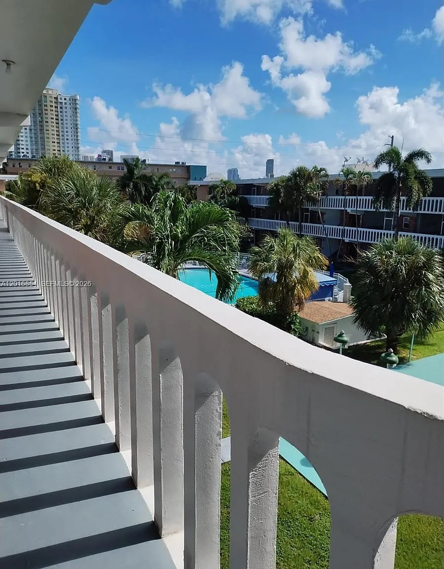 Eldorado Plaza East Condo — Photo 2