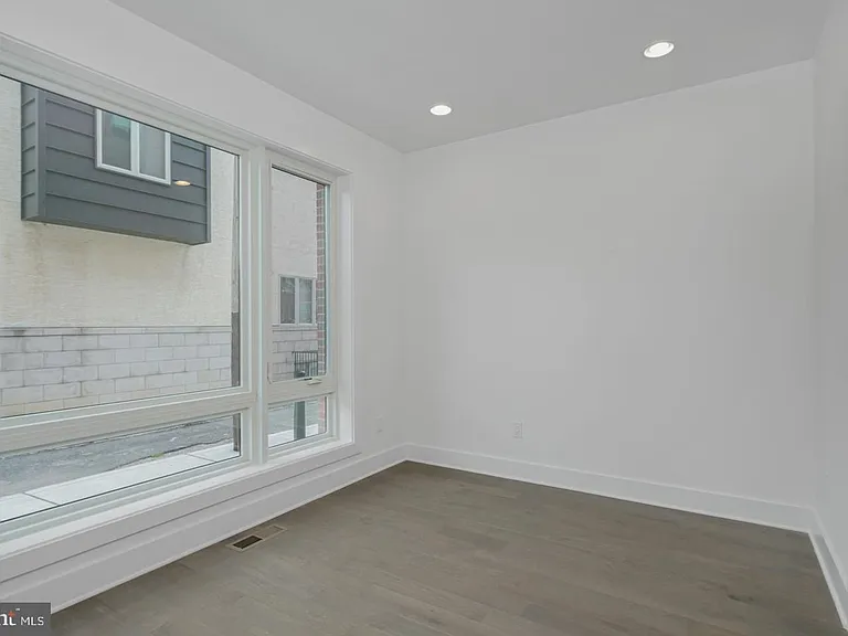 1425 S Hancock St — Photo 6