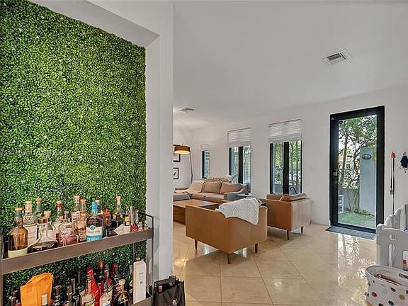 5th image of 3160 Jackson Ave #3