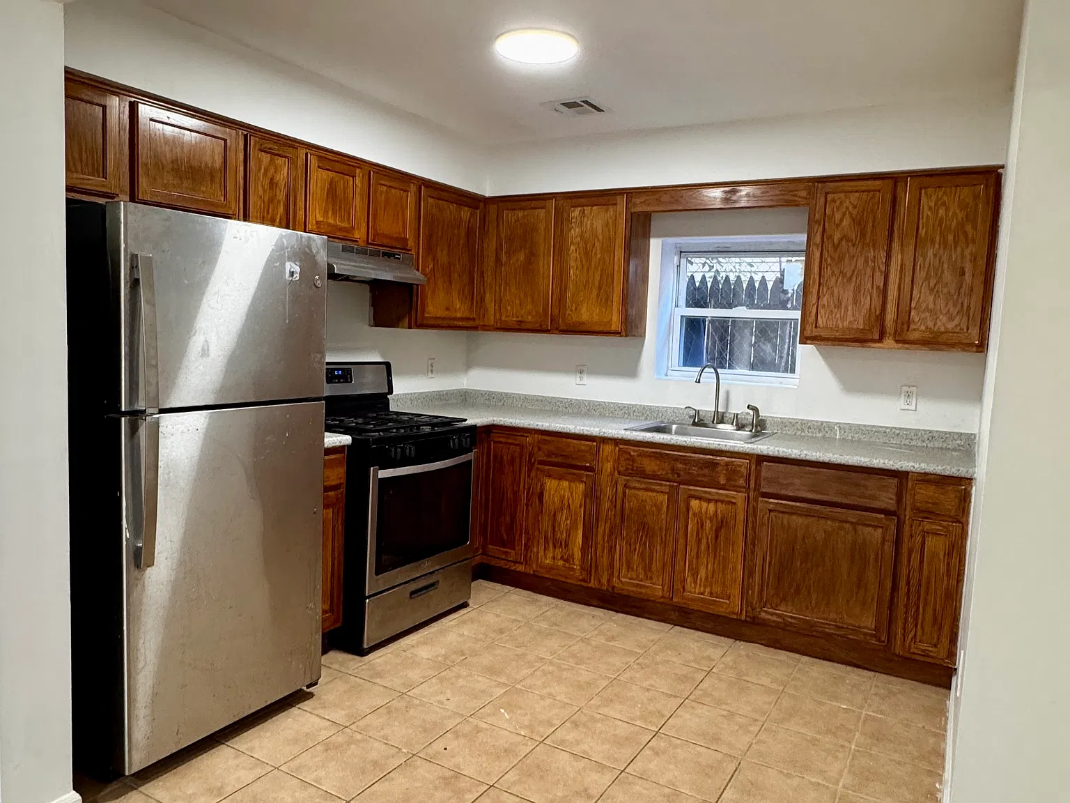 3 bed, 1670 sqft, $2,100 — Photo 1