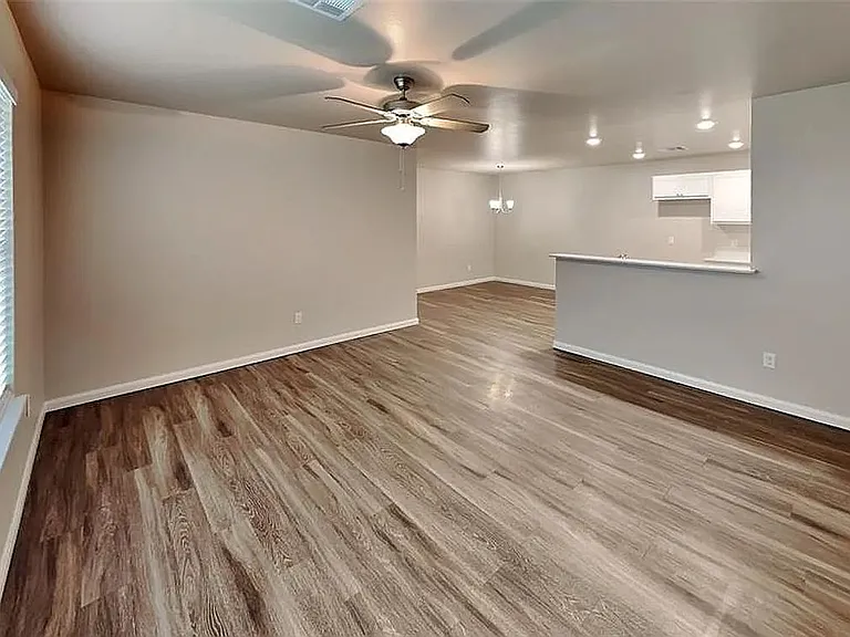1104 Ashton Ln — Photo 8