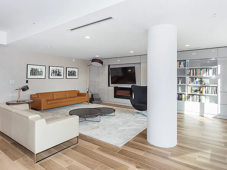 1400 Hudson St #416 — Photo 7