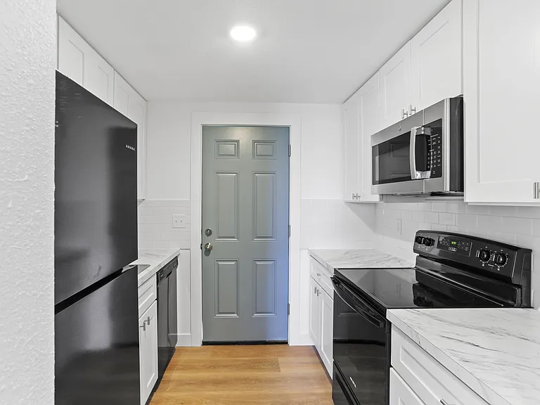 1407 W Marina Dr #2 — Photo 6