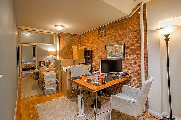 1st image of 423 E 9th St #8