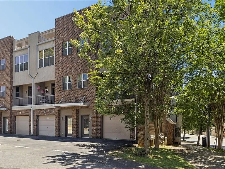 238 Walker St SW #37 — Photo 35