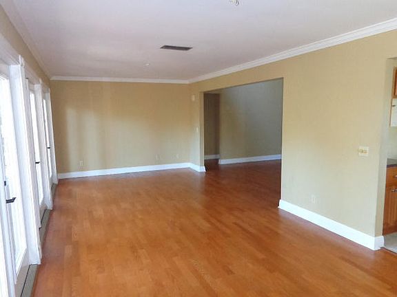 2nd image of 2430 Sweetwater Dr