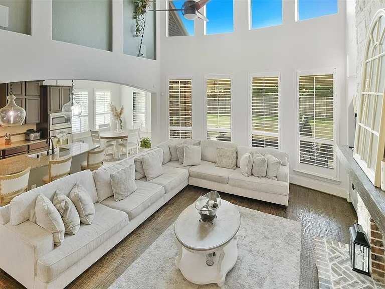17611 Fossil Ridge Ln — Photo 9