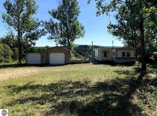 5470 N 19 1/2 Rd, Mesick, MI 49668