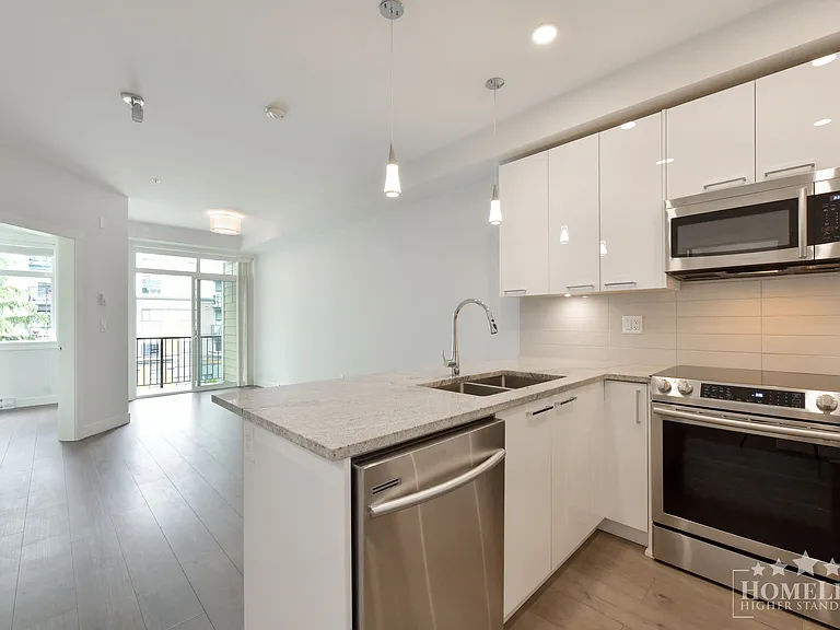 20696 Eastleigh Cres #318 — Photo 4