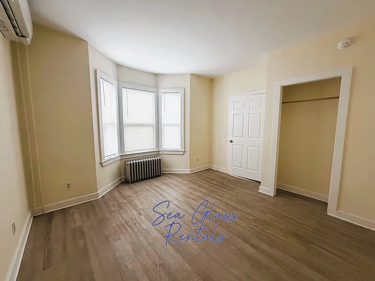 Pleasant St — Photo 15